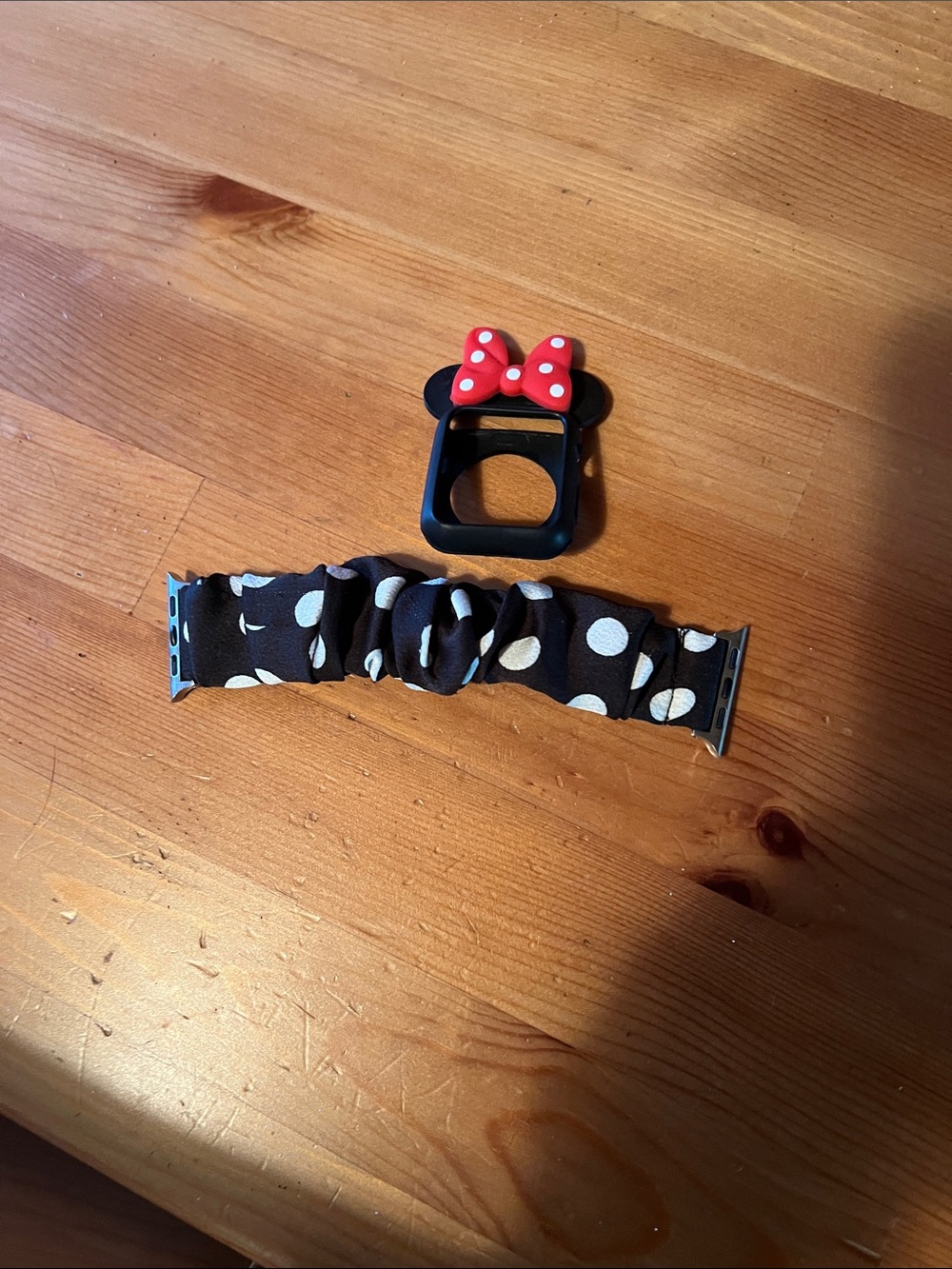 Minnie Mouse Polka Dot Women’s Apple Watch Band and Case - Black & Red